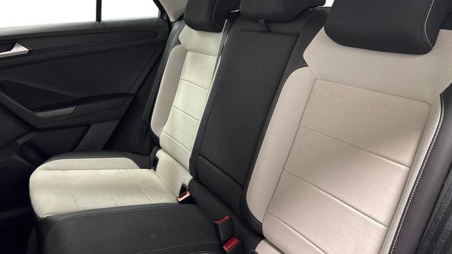 Volkswagen T-Roc Photo 7