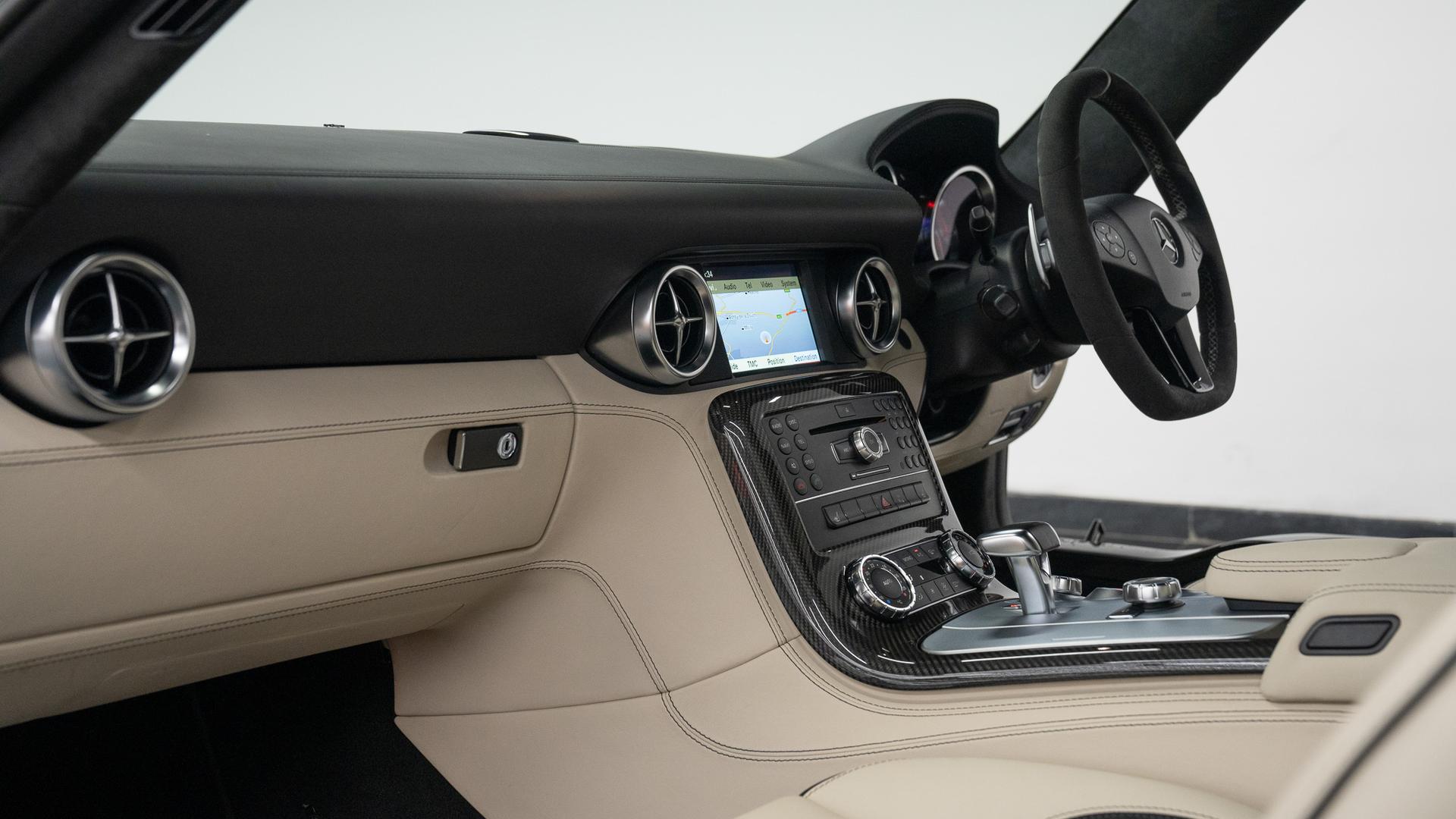 Mercedes-Benz SLS Photo 3852a990-281f-43d4-adf2-aaef8ca7eb1b.jpg