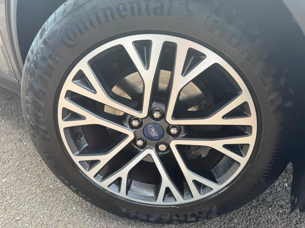 Ford Kuga Photo 3864cdb8-68bf-4ae0-9cd3-c12c5dad3888.jpeg