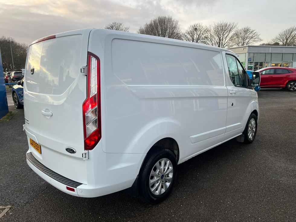 Ford Transit Custom Photo 38666279-a1fa-44b0-882a-c2a109bf25de.jpg