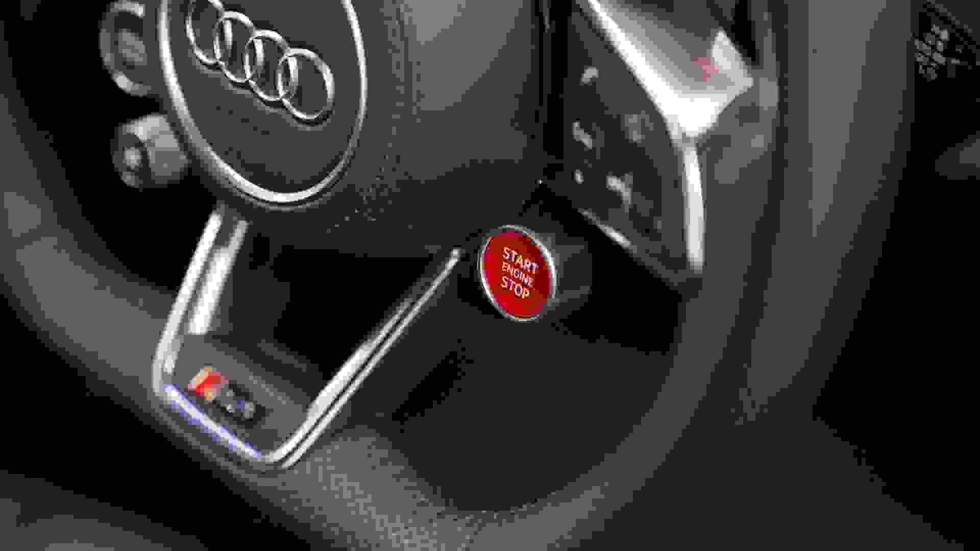 Audi R8 Photo 38760404-5a65-4d1f-9490-fef5a7658dec.jpg