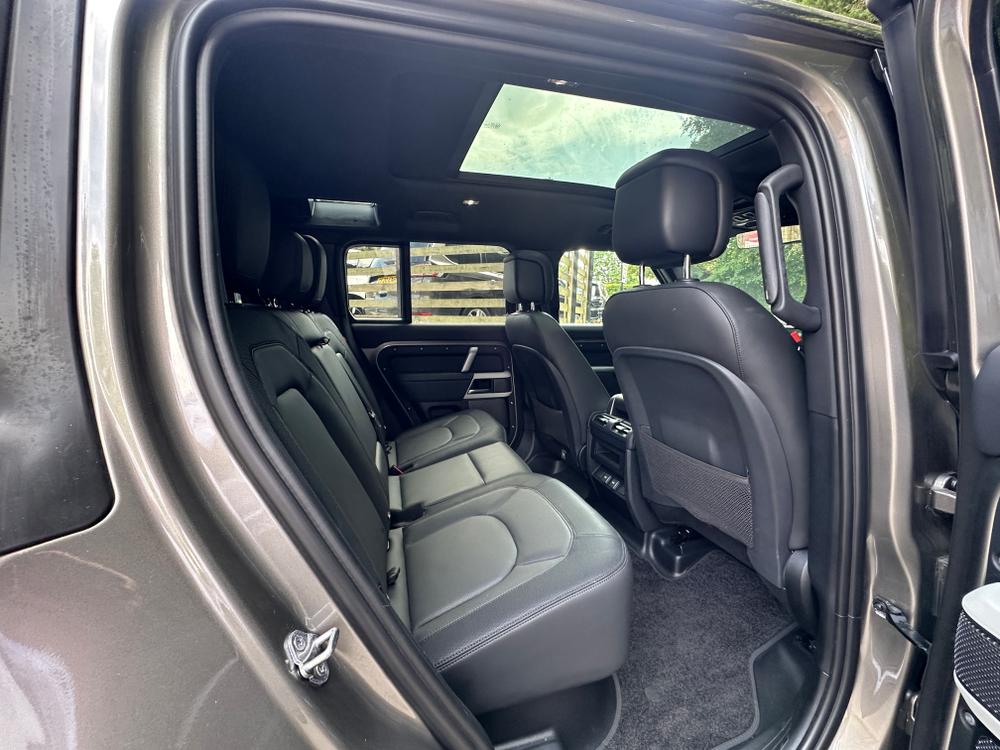 Used Land Rover Defender 110 GX73USE 32
