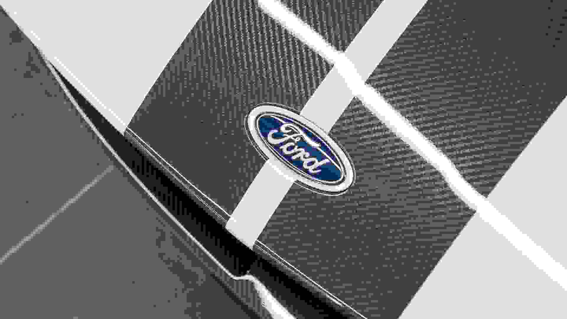 Ford GT Photo 38b83864-8ca3-4800-af89-36eb86513f0a.jpg