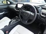 Lexus UX Photo 23