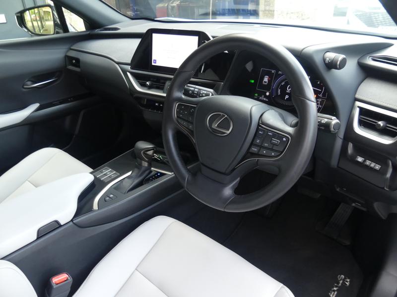 Lexus UX Photo 38cb7cc7-cbf5-46a8-a2e2-c0ddc2c30de4.jpg