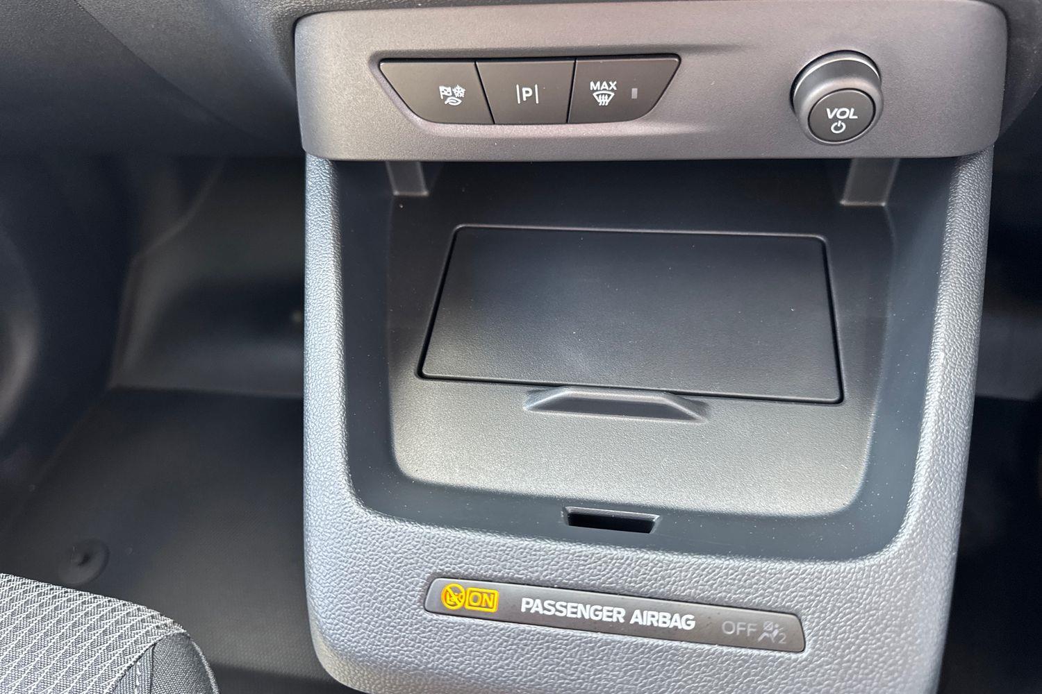 Ford E-TRANSIT COURIER Photo 34