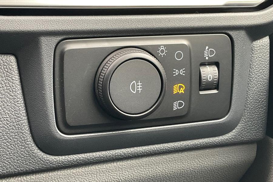 Ford E-TRANSIT CUSTOM Photo 38d6dd4f-cfbf-4d88-83da-051ba7a74123.jpg