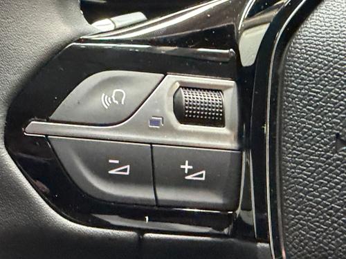 Peugeot 208 Photo 38f297e7-e458-43b5-9e3f-6c5b8073f9e2.jpeg