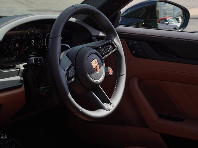 PORSCHE 911 Photo 8
