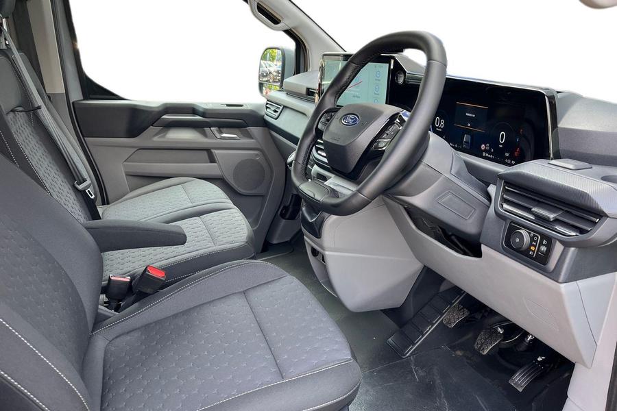 Ford TRANSIT CUSTOM Photo 390062f6-af2e-4fda-b55b-d83afbfa9703.jpg