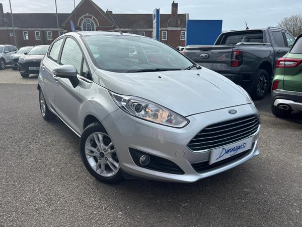 Used 2015 Ford Fiesta 1.0T EcoBoost Zetec Hatchback 5dr Petrol Powershift Euro 6 (100 ps) Moondust Silver at Dinnages