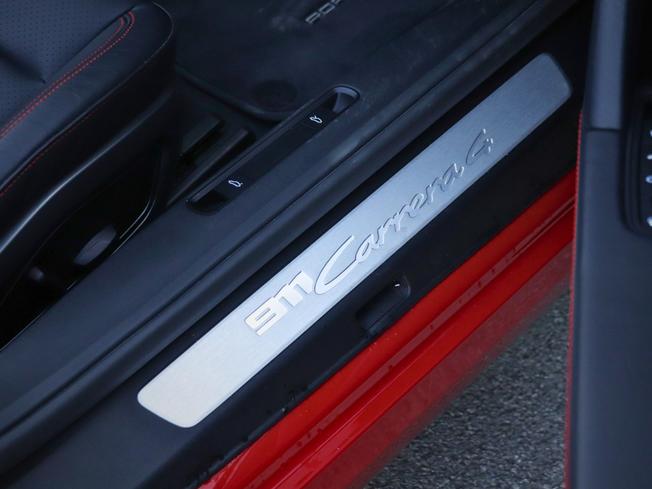 PORSCHE 911 Photo 20