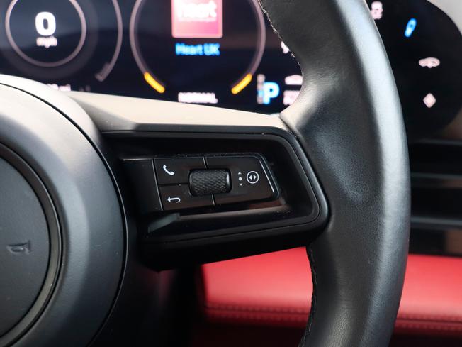 PORSCHE Taycan Photo 21