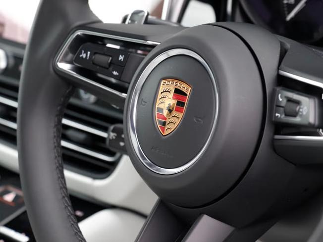 PORSCHE Macan Photo 29