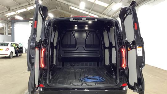 Ford E-Transit Custom Photo 393b7fa4-c5bc-4290-922b-808a86caf8bc.jpg