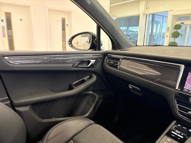 PORSCHE Macan Photo 46