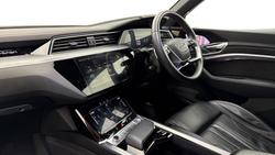 AUDI e-tron Photo 2