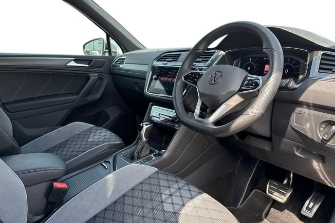 VOLKSWAGEN Tiguan Photo 8