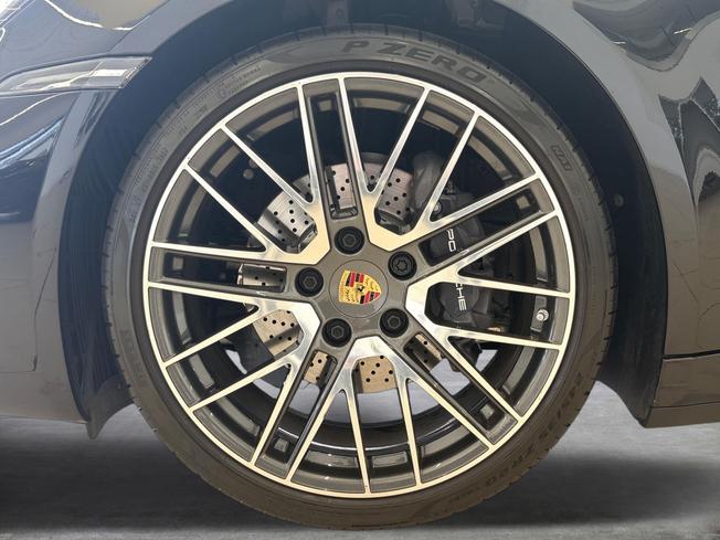 PORSCHE 911 Photo 17