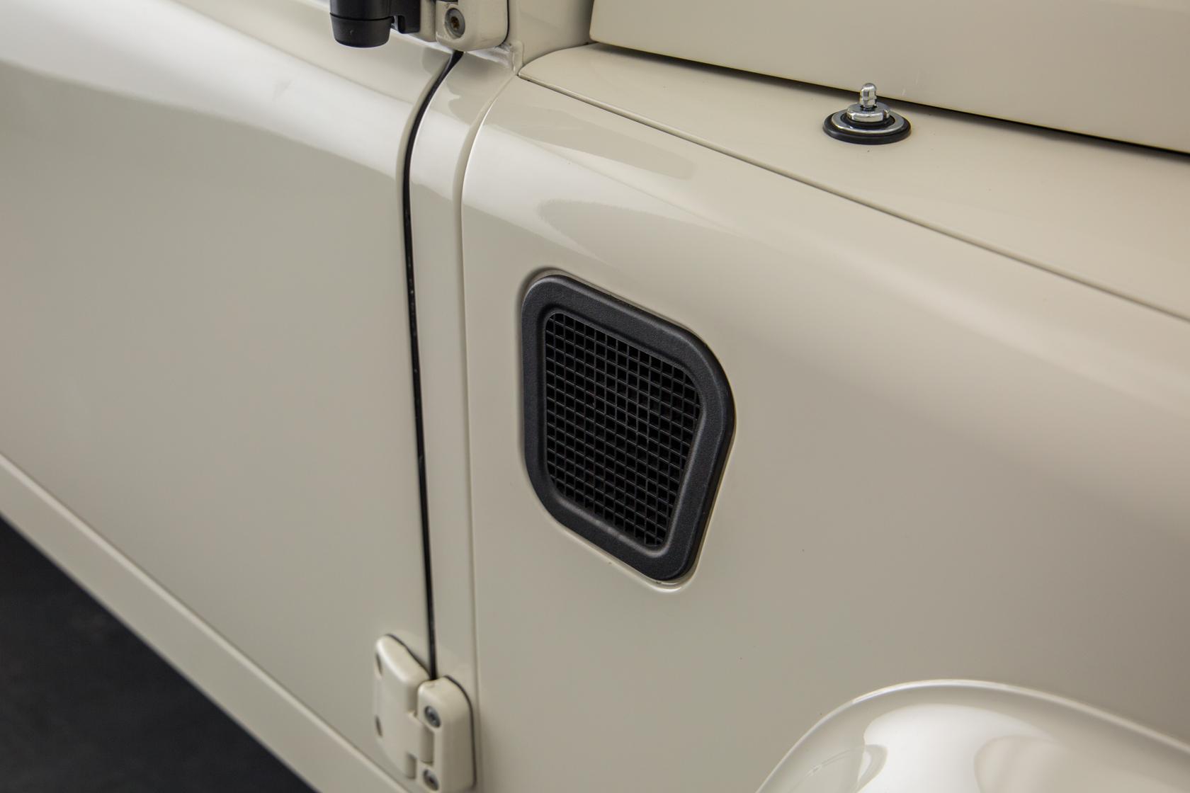 Used Land Rover Defender 110 LN58KRF 40