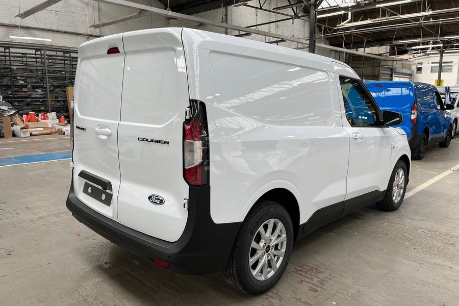 Ford TRANSIT COURIER Photo 396cdabe-30cd-455e-a327-beefb39dd7fc.jpg