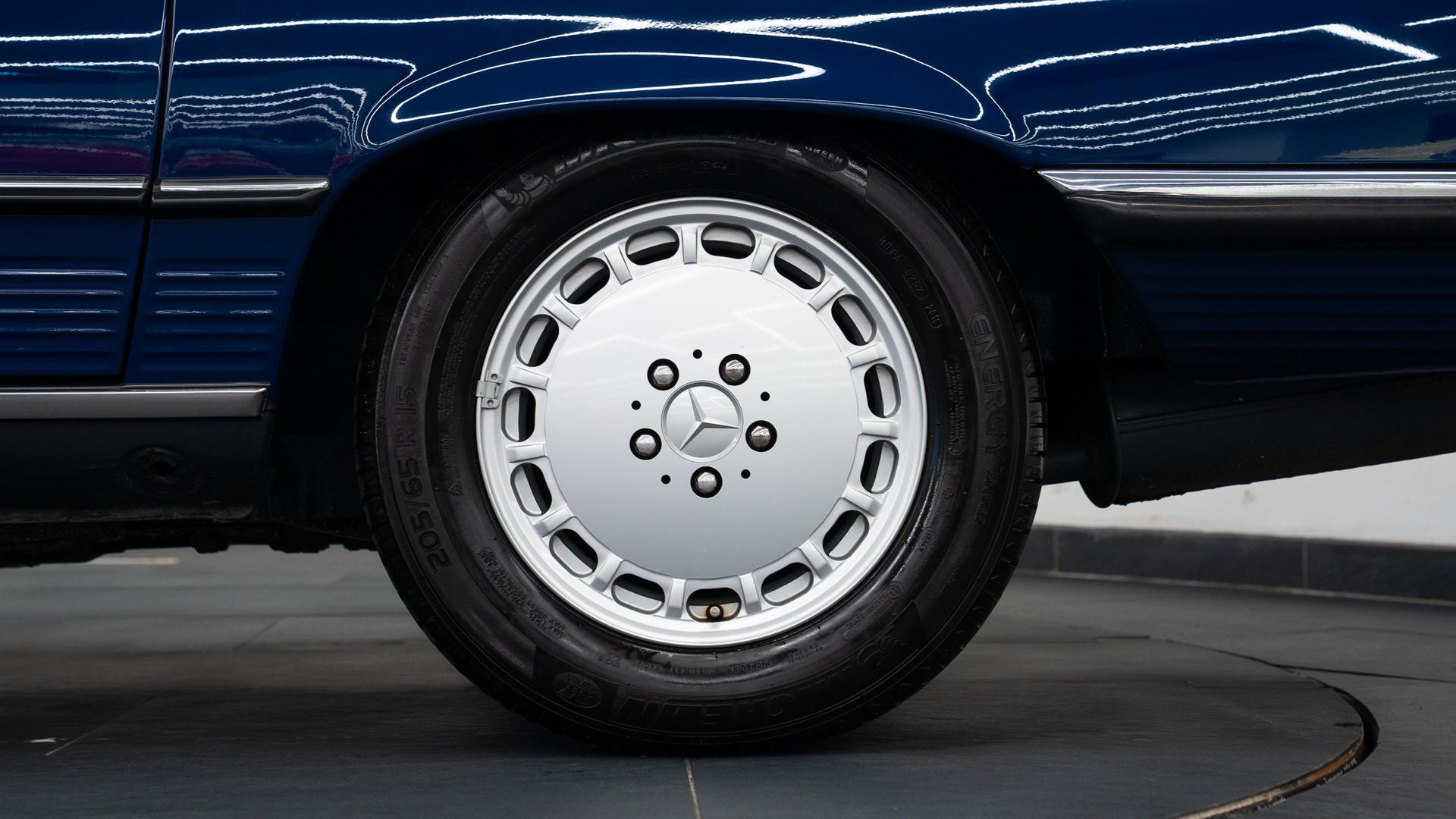 Mercedes-Benz 300 SL Photo 39781318-acf7-4f7b-95b5-9b5900ff3b7f.jpg