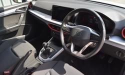 SEAT ARONA Photo 2