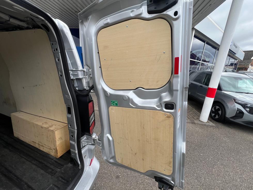 Ford Transit Custom Photo 39937a25-6c96-4f1e-b3f0-1cb73f6f3e63.jpeg