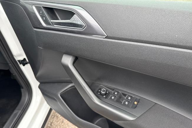 VOLKSWAGEN Taigo Photo 24