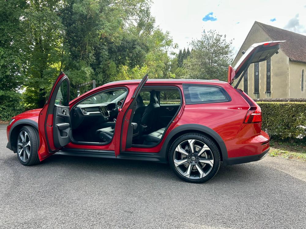 Used Volvo V60 Cross Country YM23KNX 17