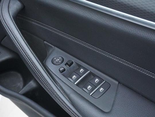BMW 5 Series Photo 39c83309-62fc-4ac5-88cf-ec9670217df4.jpg