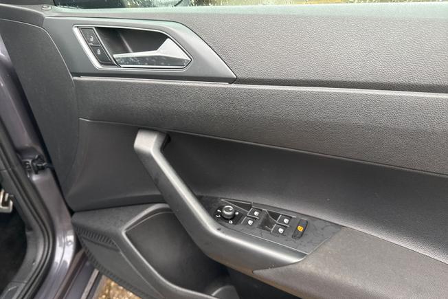 VOLKSWAGEN Taigo Photo 36
