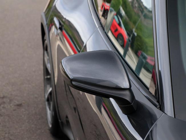 Porsche TAYCAN Photo 10