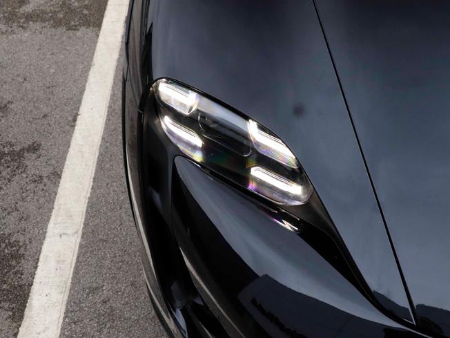 PORSCHE Taycan Photo 11