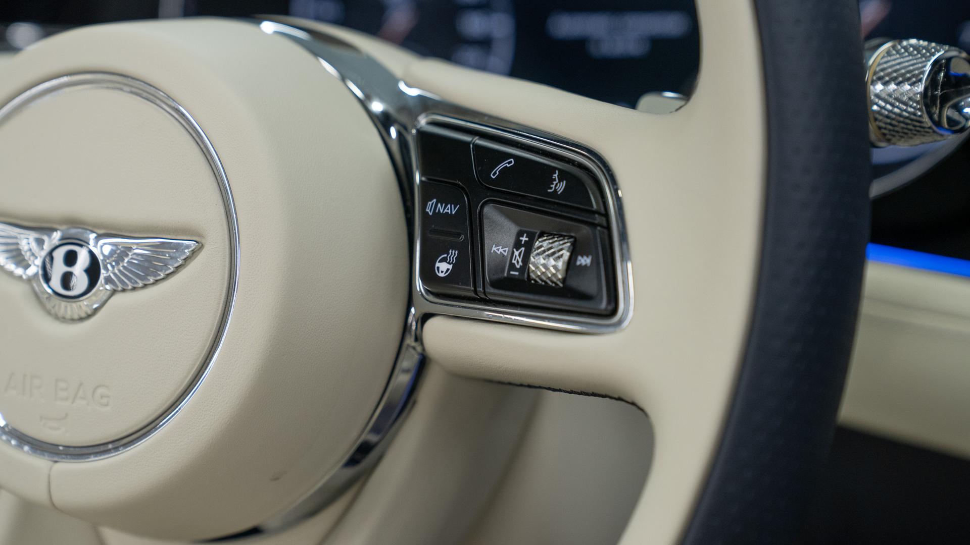 Bentley Continental Photo 39dccfeb-8cd3-45fd-8d27-a8b8a9edb4dd.jpg