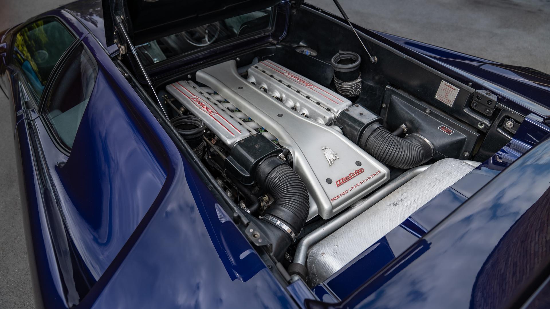 LAMBORGHINI Diablo Photo 39e397f7-2cb4-41bd-9fb4-96c7d30eda38.jpg