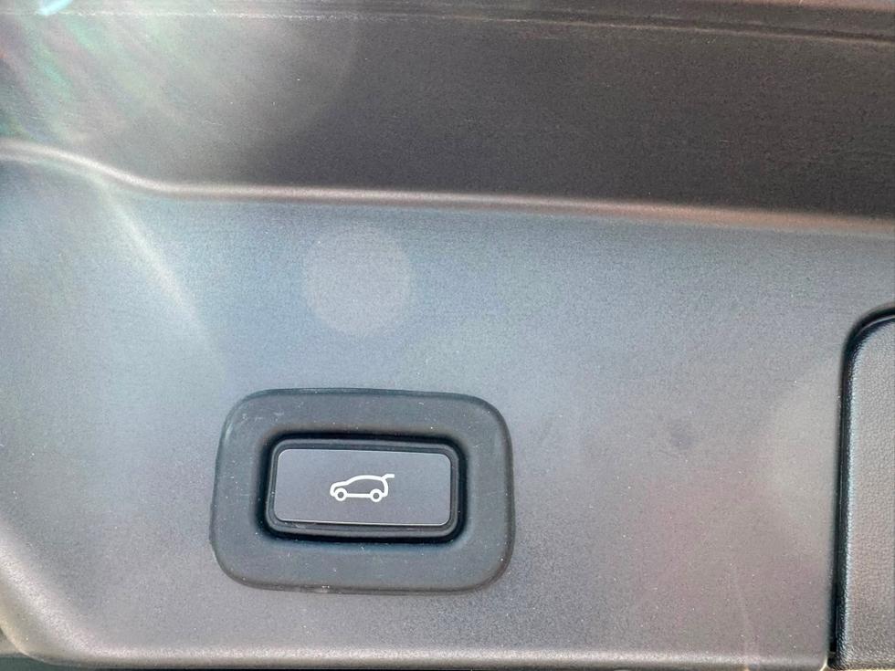 Land Rover Range Rover Evoque Photo 39e7433a-2c47-4c95-89dd-acc8b6ac3061.jpeg