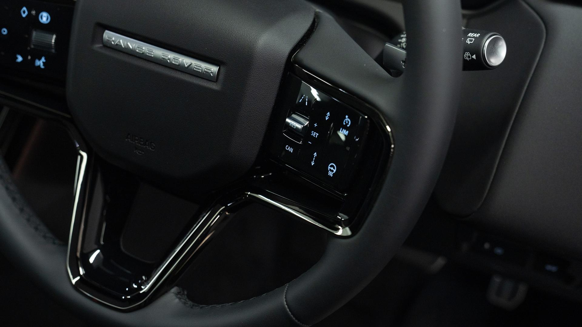 Land Rover Range Rover Velar Photo 39ffbf9d-22e2-4438-ba71-7f00faa0c3c6.jpg