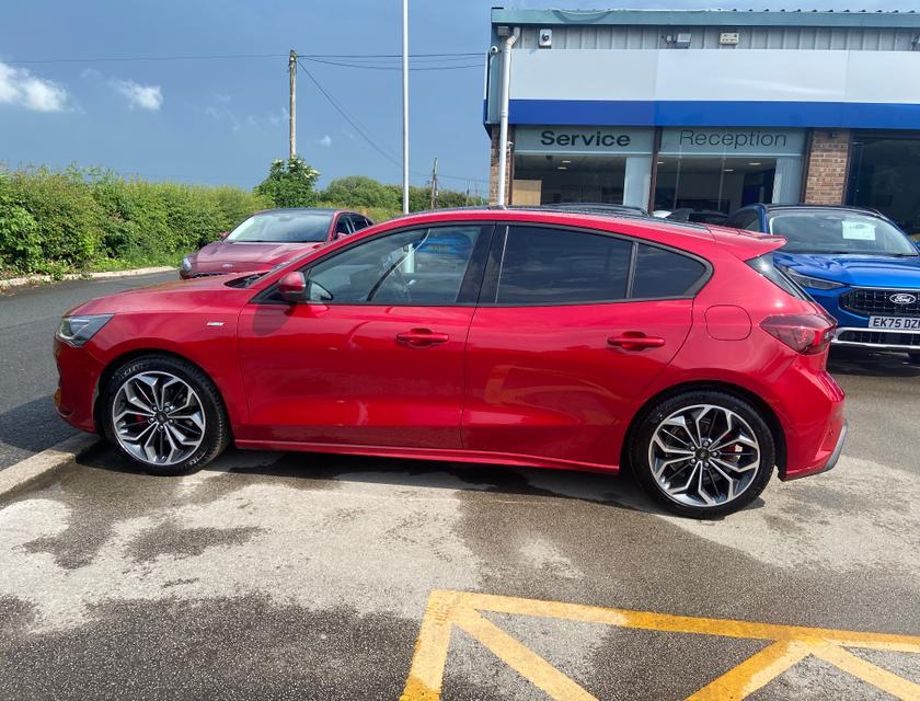 Ford Focus Photo 3a02411d-169c-4779-97e1-5b7076aa74c9.jpg