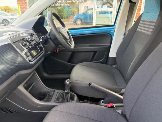 Volkswagen up! Photo 3a0dd4b8-bd4f-46df-a1f8-b57437b060bc.jpeg