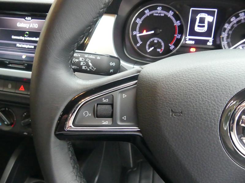 Skoda Fabia Photo 3a103f6b-f3fd-4418-a66a-515eb48d353f.jpg