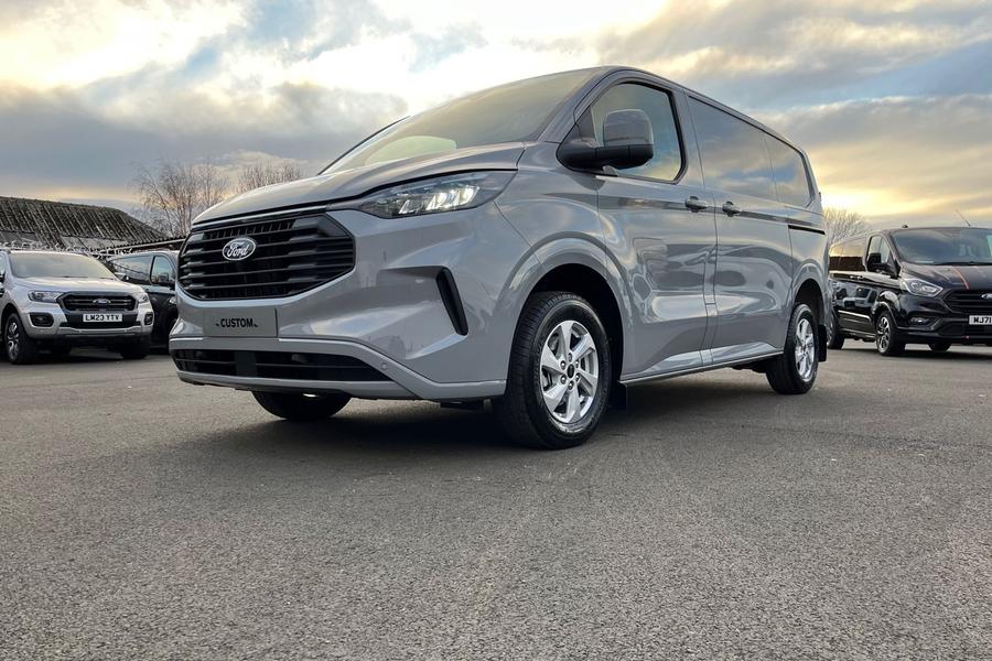 Ford TRANSIT CUSTOM Photo 3a18f43f-ec87-426c-aed3-b7811358229e.jpg