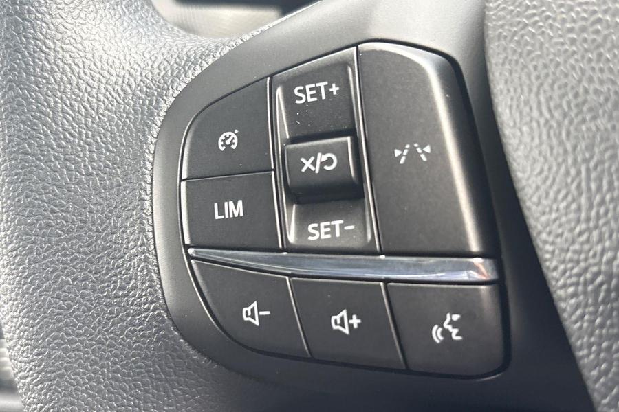 Ford TRANSIT COURIER Photo 3a42598d-09c9-48a8-9ff9-386e30cf59f5.jpg
