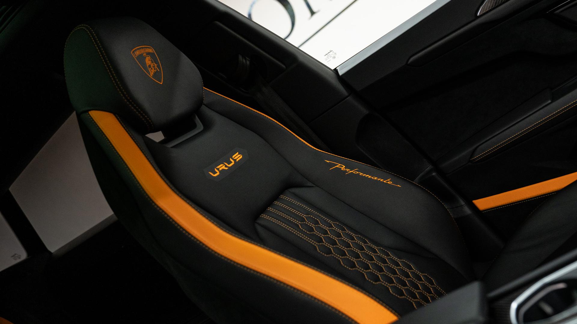 LAMBORGHINI Urus Photo 3a48a092-2412-4d84-b559-102793d6956a.jpg