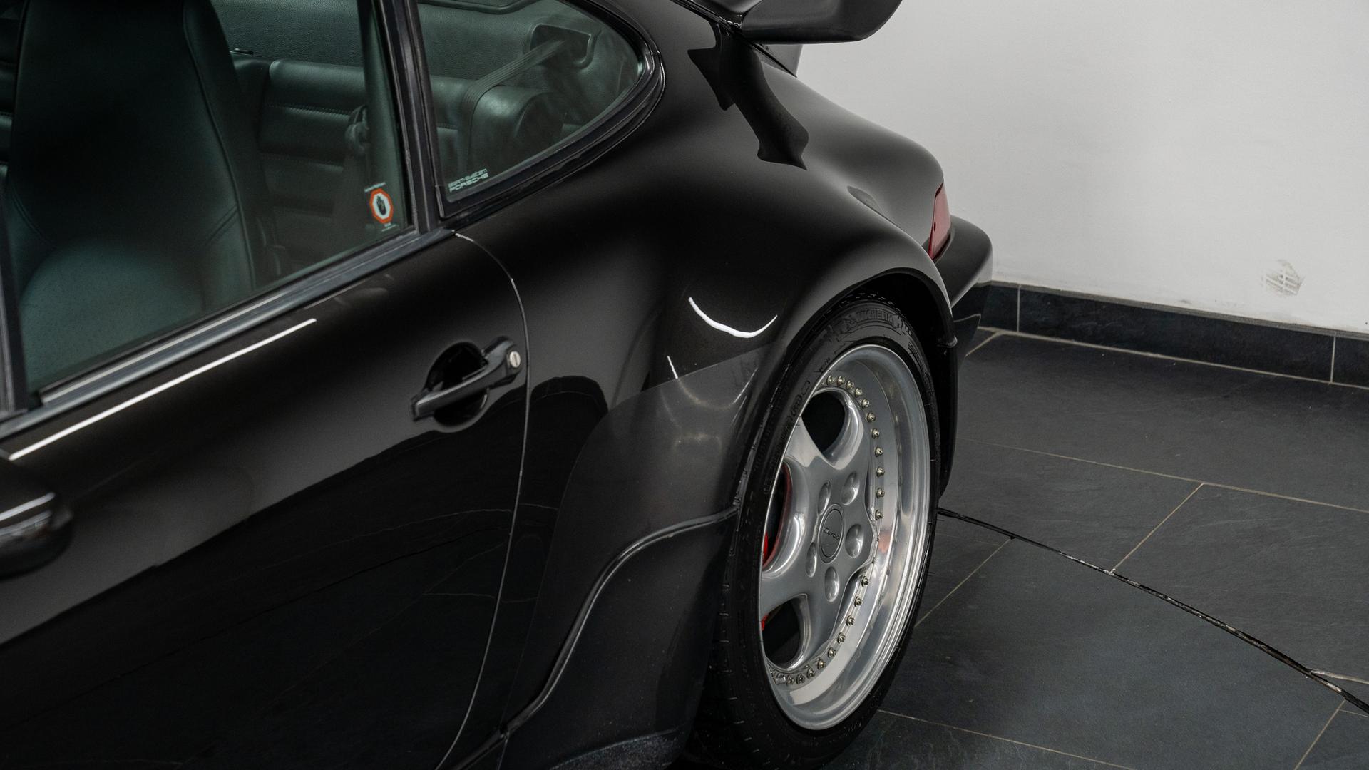 Porsche 911 Photo 3a755557-ef40-472e-90be-2d5326c21c07.jpg
