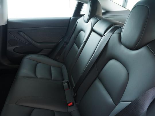 TESLA Model 3 Photo 3a7e1008-ac6c-44e3-b774-6170c8ce2148.jpg