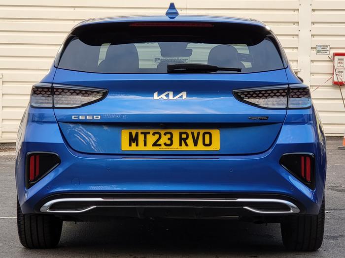 Kia Ceed 1.6 CRDi ISG 48V GT-LINE in Blue Flame £22,494