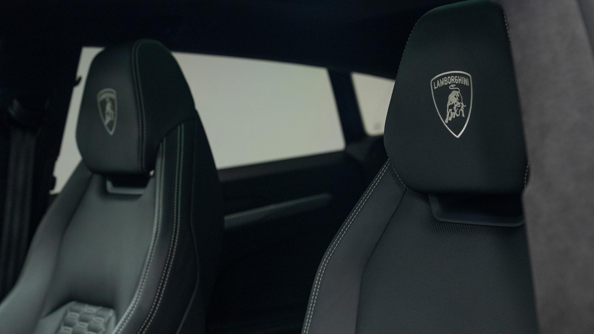 LAMBORGHINI Urus Photo 3ab8232a-e731-4d1a-ae6d-74b9303b424c.jpg