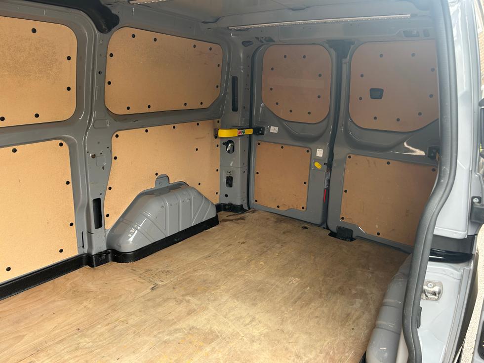 Ford Transit Custom Photo 3ac5ee89-8b0b-4eff-b863-2d24172f43e2.jpeg