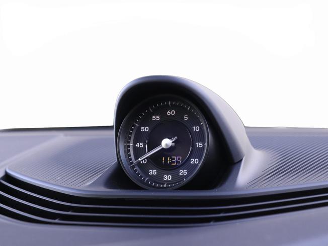 PORSCHE Taycan Photo 19
